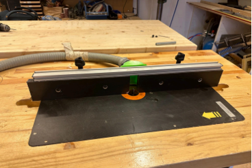 En bild som visar verktyg, inomhus, Hyvelbänk, plywood