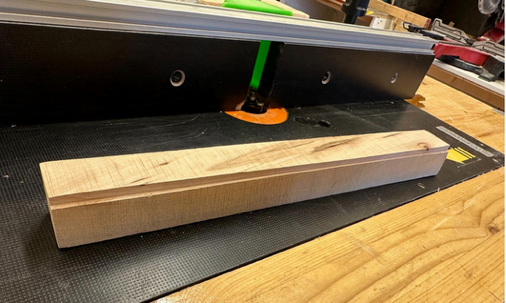 En bild som visar plywood, inomhus, lövträ, verktyg